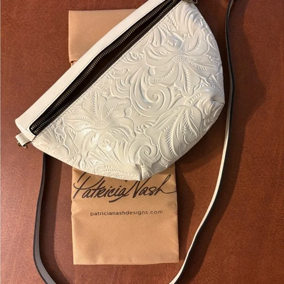 Elegant MW/oT Patricia Nash Cream Leather Crossbody Bag - Picture 2 of 6